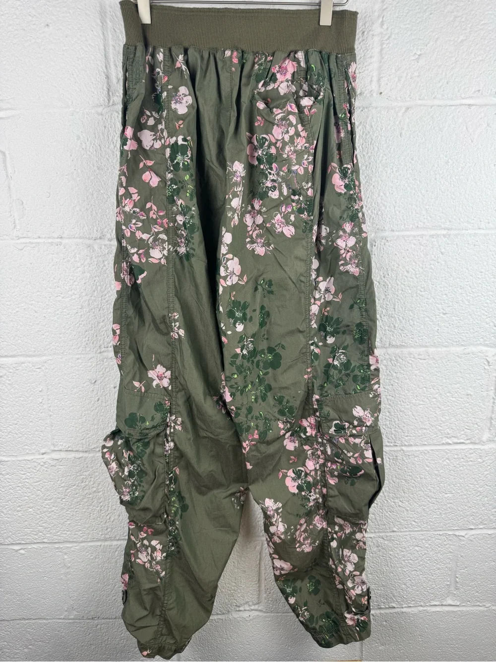 Free People Movement Mesmerize Me Printed Cargo Pants Olive Joggers Size M - Picture 8 of 10